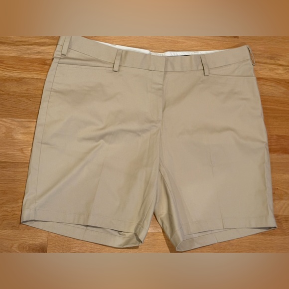 Land's End Khaki Short - Picture 1 of 4